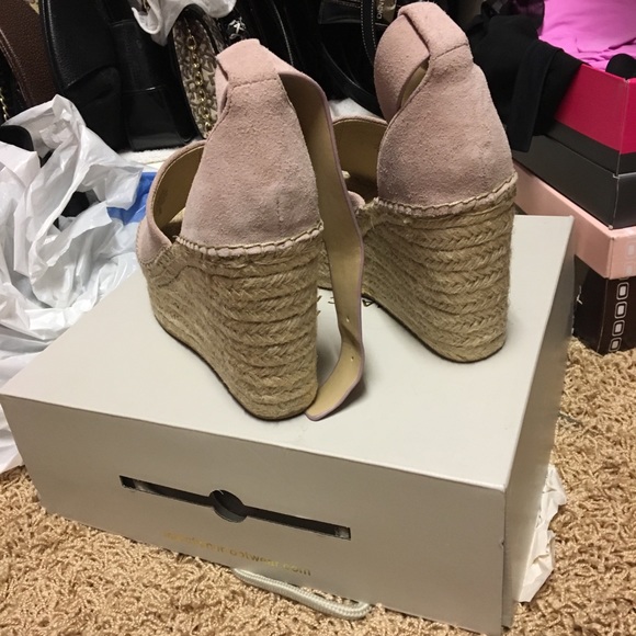 NWT Marc Fisher AdaLyn Wedge 8M light pink suede. Sandal, suede, ankle strap - Picture 6 of 8
